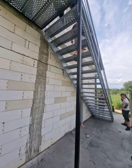 Scari metalice zincate Rucăr