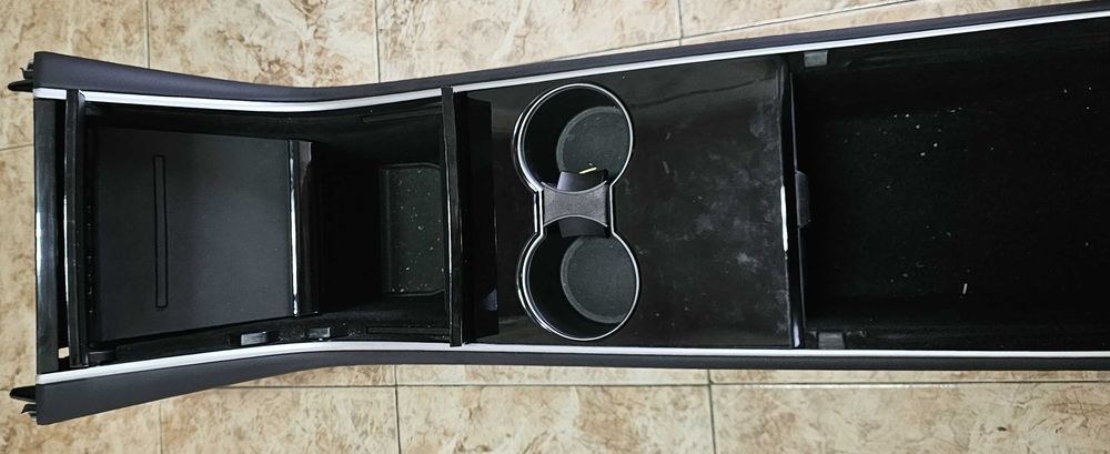 Тесла 3 Централна конзола