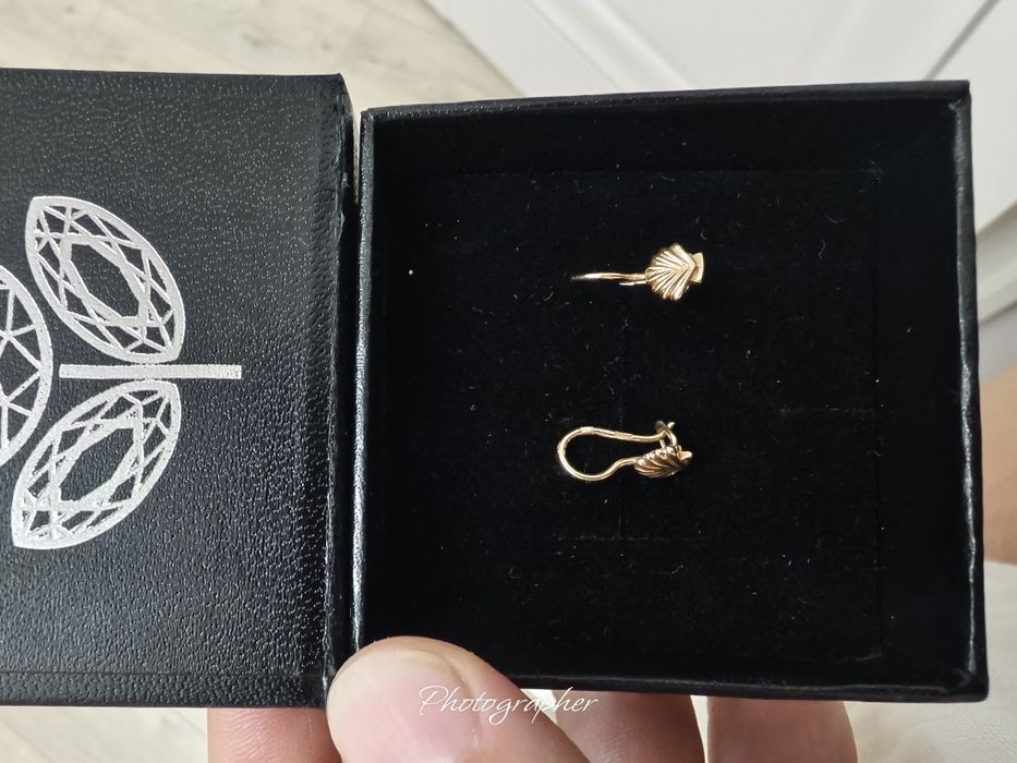 Серьги детские продам золото