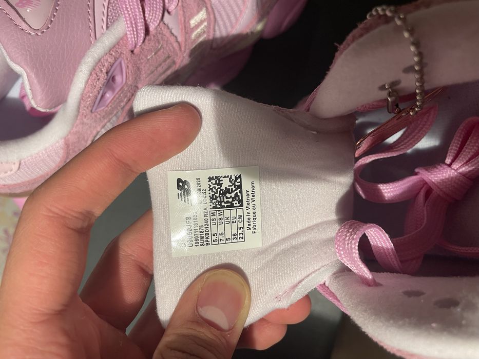 New Balance 9060 Pink Marimea 38 Noi
