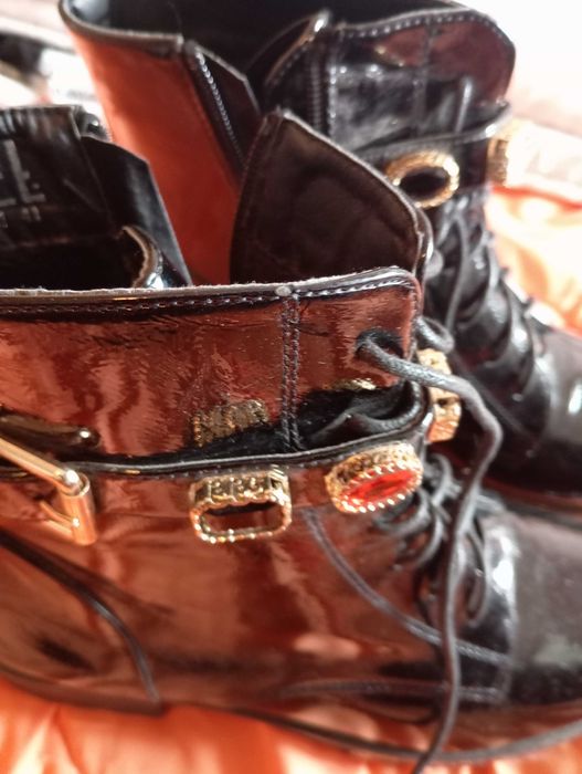 Продавам дамски боти