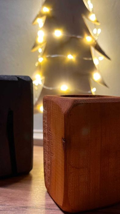 Празнични дървени свещници от естествен орех и дива череша