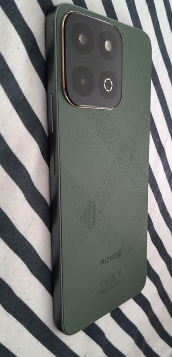 Телефон Honor 200 Smart