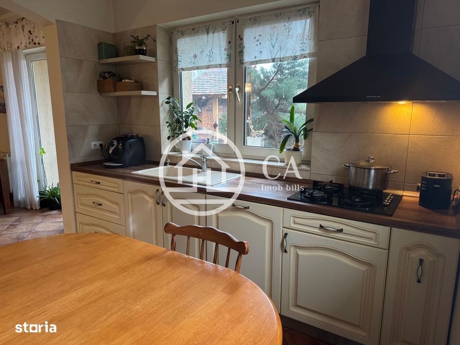 Casa P+M cu 4 camere de inchiriat în zona Centrală, Oradea