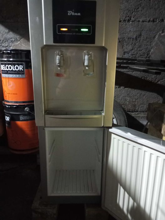 Кулер для воды с морозильником