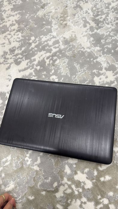 Ноутбук Asus.