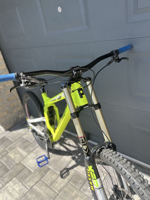 Propain rage ( nu canyon , yt tues , trek,santa cruz,cube,specialized)