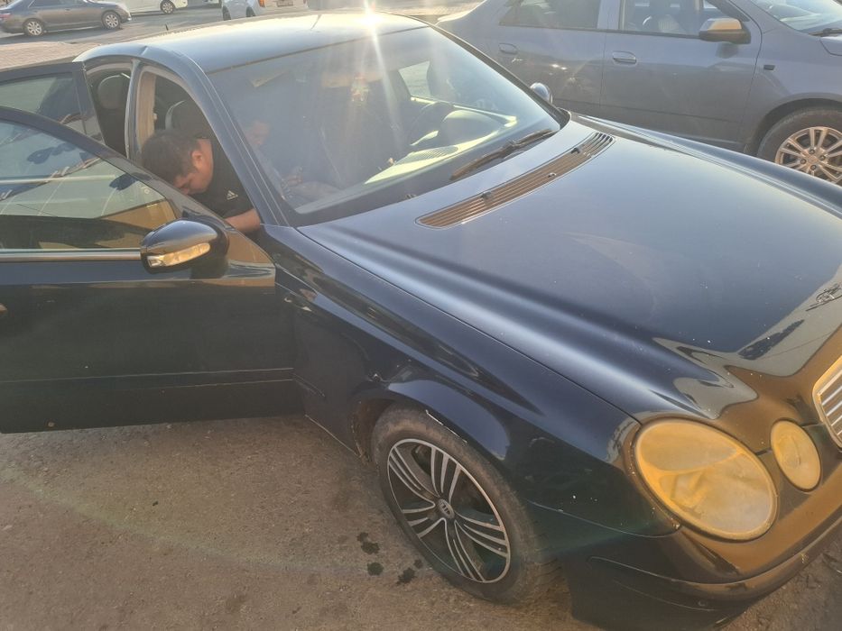 Продам по страховке Мерса