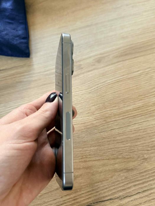 Продавам Iphone 15 pro