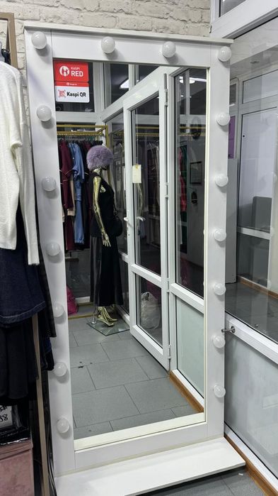 Манекен для магазина