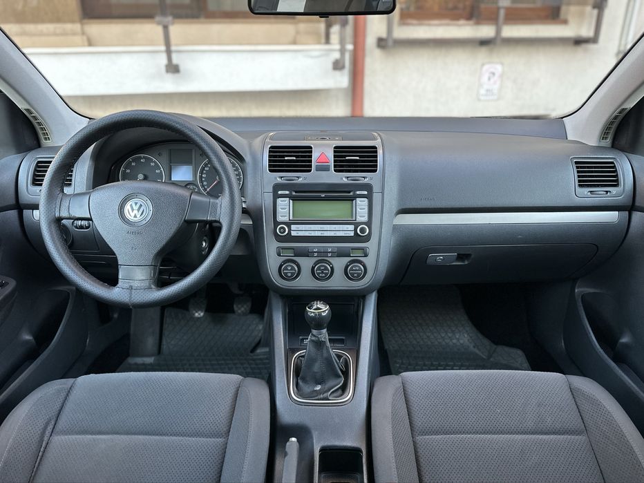 Volkswagen Golf 5 2008 1.6 MPI 102 CP