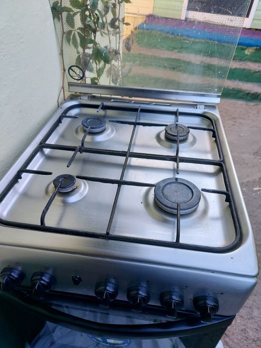 Продаю газовую плиту б у