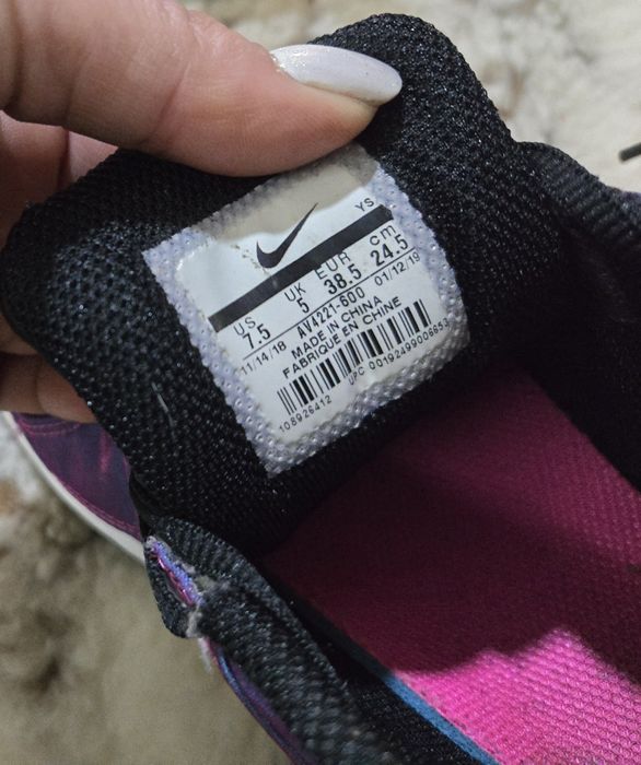 Nike оригинални уникални дамски сникърси хамелеон 38.5 номер