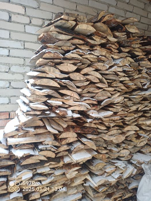 Дрова в мешках . Есть доставка.