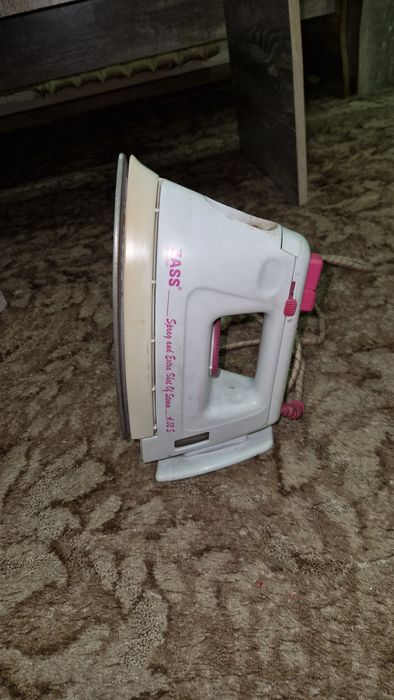 Утюг есть 2 шт рабочие