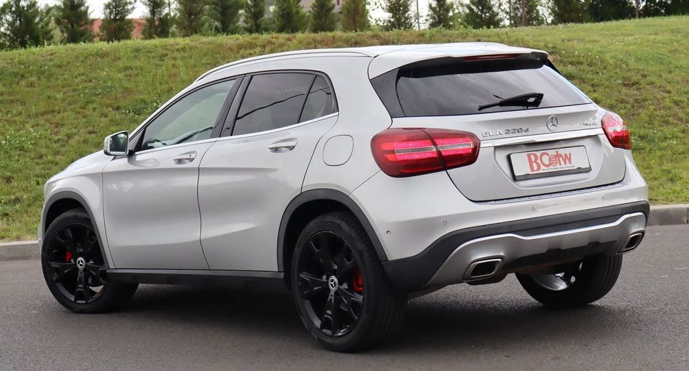 Mercedes-Benz GLA 2018 / Facelift / 4 Matic / 177 CP / Camera / Incalzire/Full LED