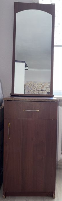 Продаю комод с зеркалом для прихожей
