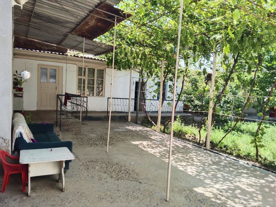 Срочно Уй сотилади 13 сотх 7та хона