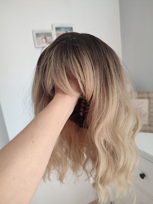 Дамски перуки боб