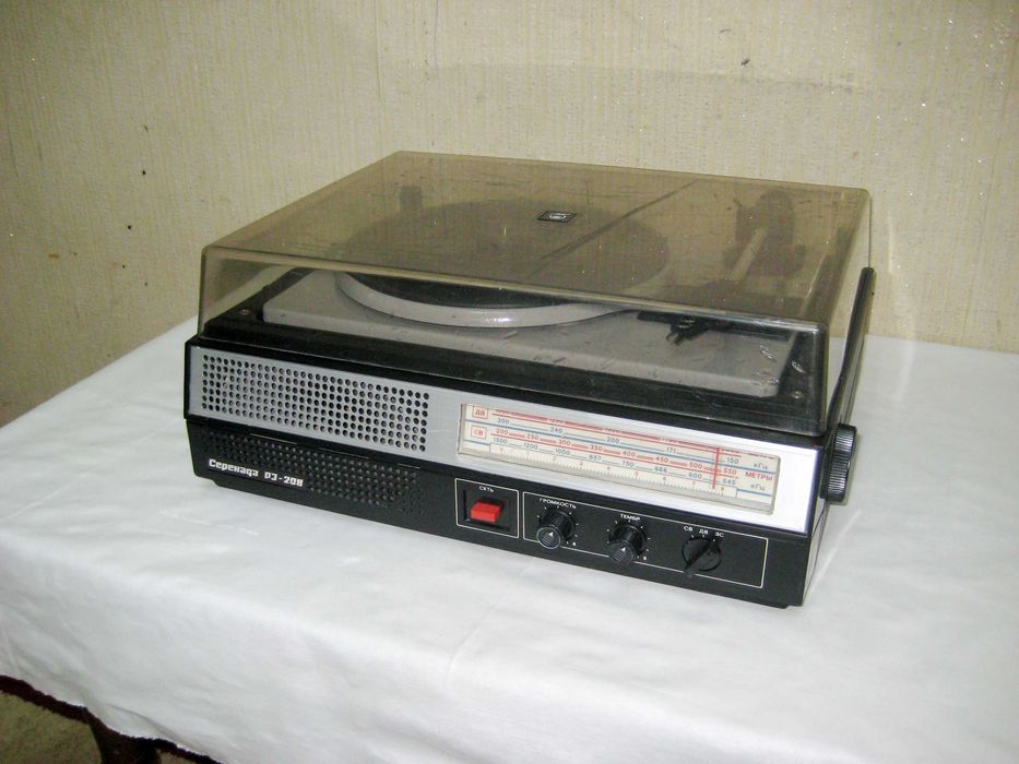 Проигрыватель виниловых дисков Серенада рз-208 играет отлично новая!