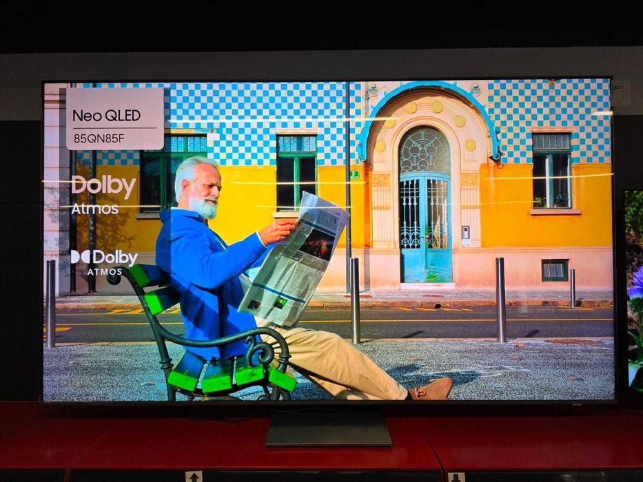 Smart TV GIGANT SAMSUNG Neo QLED 85QN85F 214 cm 4K Ultra HD 120Hz Mini LED Procesor NQ4 AI Gen2 Dolby Atmos Model 2025 Garantie (Mic Defect Ecran)