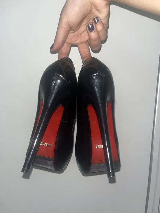 Туфли 35 размер на высоком каблуке и платформе