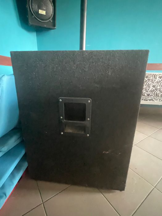Sistem Sunet electro-voice ELX115, cutii basi, lumini stative