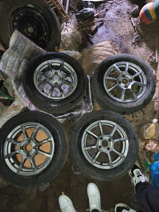 Продам летние ңолеса на титанках