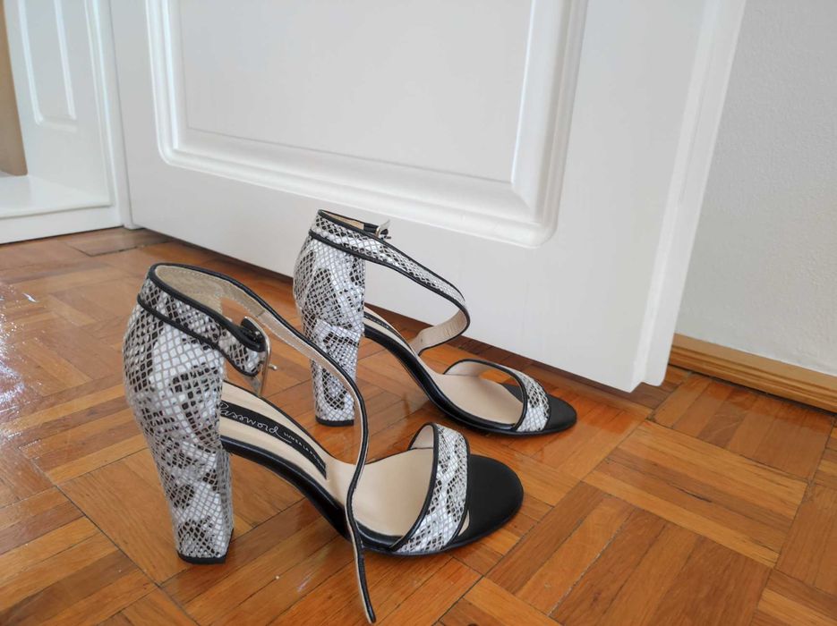 Sandale Password lumea la picioare,noi