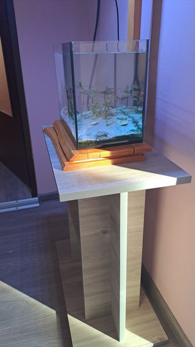 Acvariu 32 cm lungime  x 24 cm înălțime plus stand plus sistem il