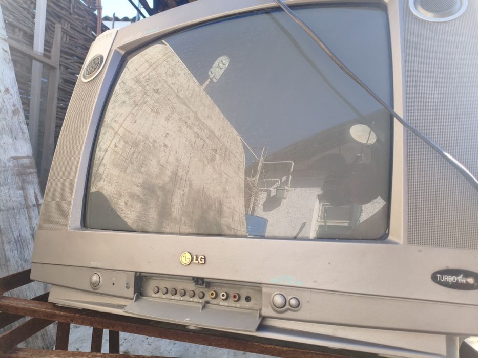 Телевизор старый