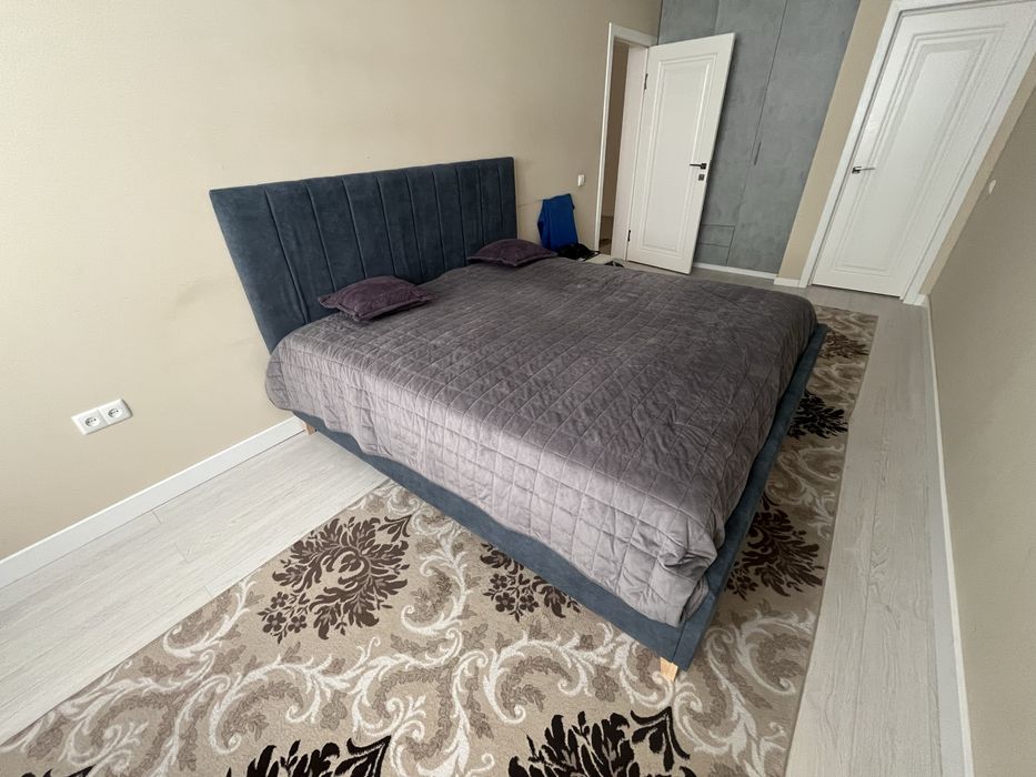 двуспальная кровать