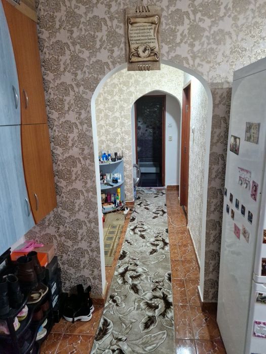 Vând apartament 3 camere confort 1 decomandat.