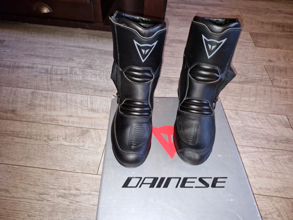 Cizme moto Dainese aproape noi
