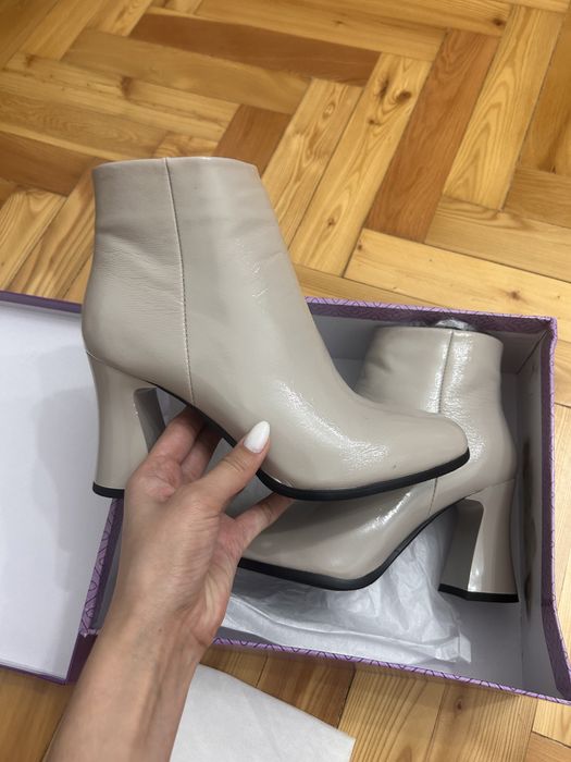 Продам женские ботинки осень