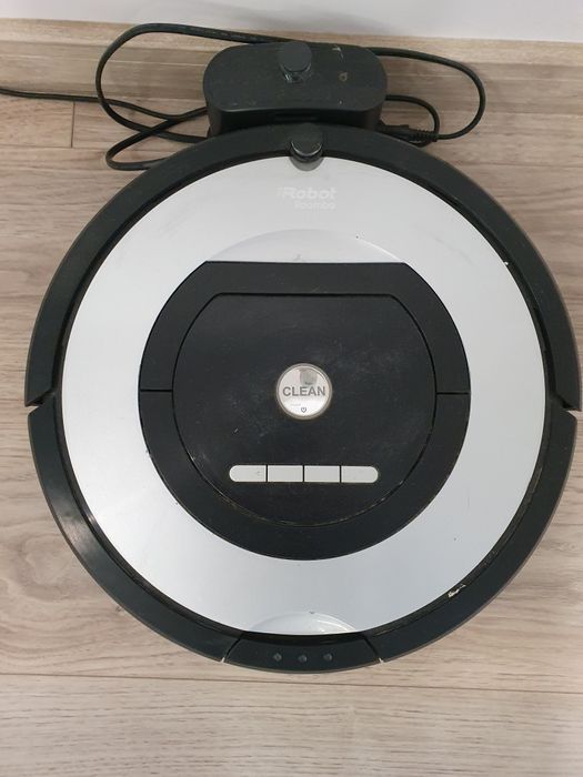 Продавам робот прахосмукачка за почистване на под