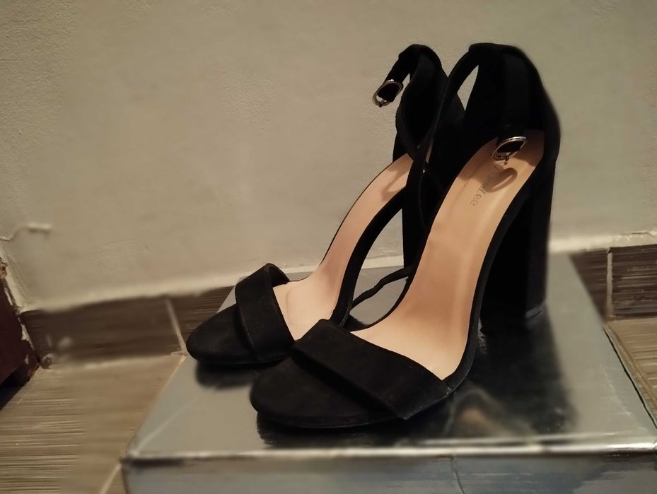 Сандал с дебел висок ток