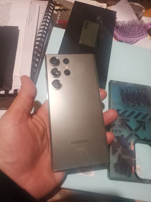 Продавам Samsung s23 ultra