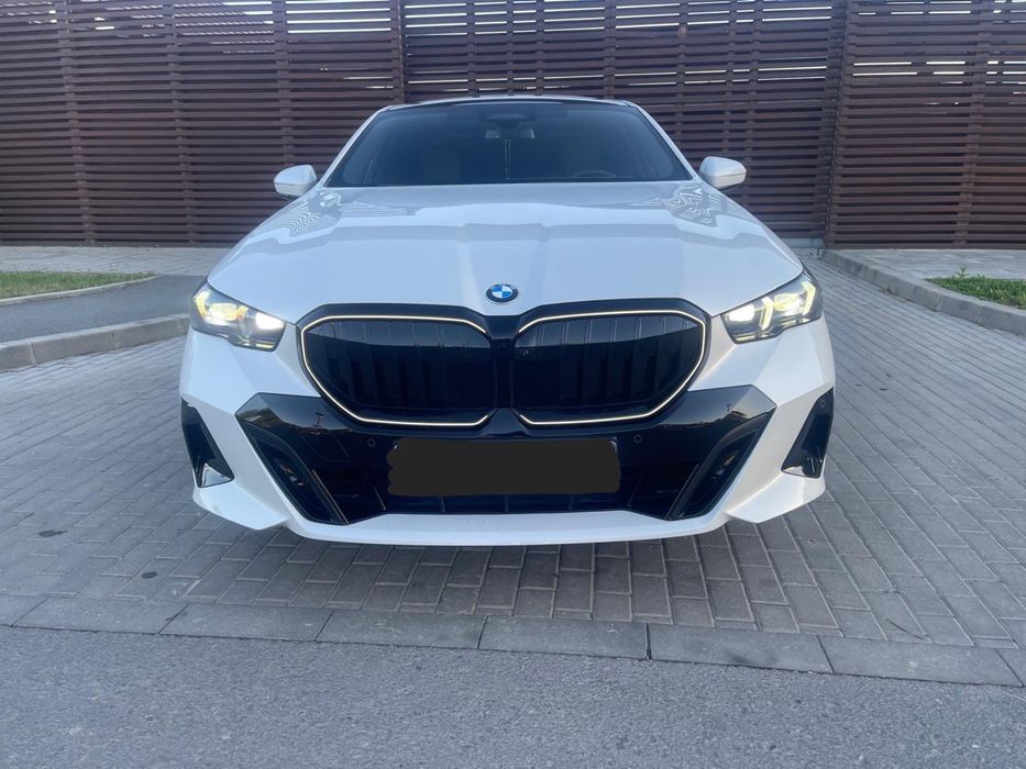 BMW 5 Series 2025 — imagine 2