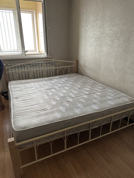 Двухспальный кровать