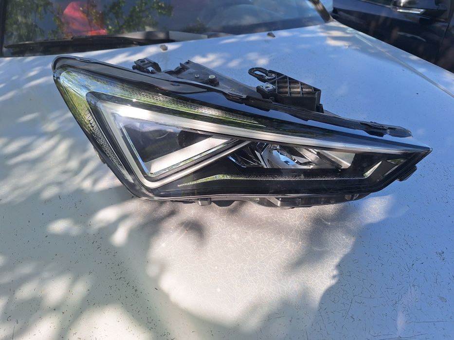 Десен Фар Ксенон За Seat Leon MK4 от 2020-2024 Година Сеат Леон МК4