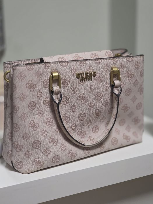 Дамска чанта Guess