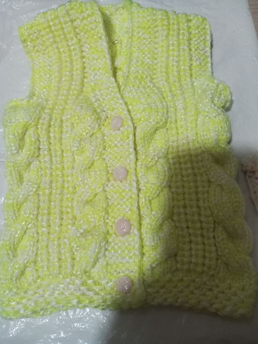 Плетени бебешки елечета