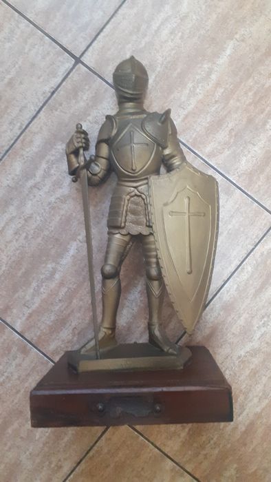 Cavaler cruciat medieval statuetă metalică