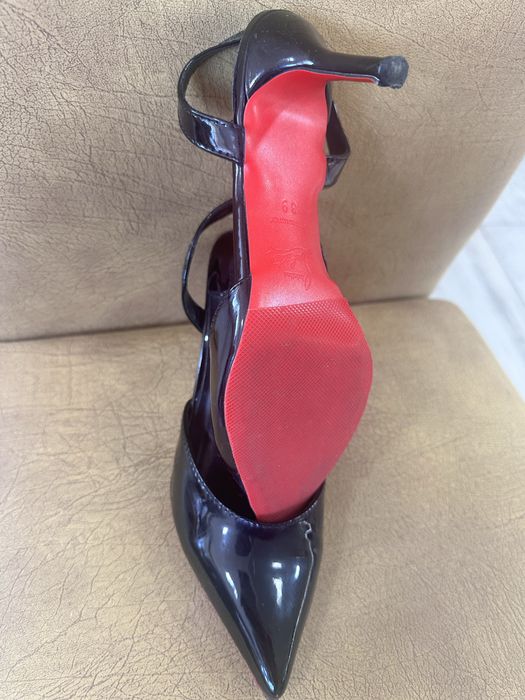 Обувки Louboutin 39 номер