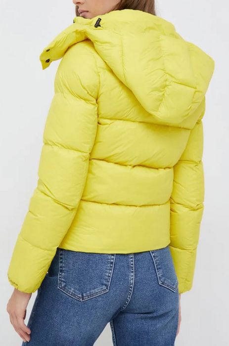 Яке Calvin Klein.