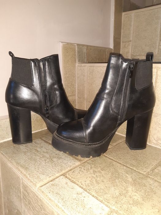 Велурени боти ботуши