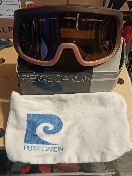 Стари дървени ски и стари  щеки