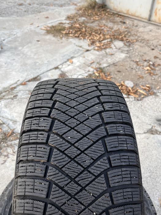 Покрышка Шины 235/45/ R18