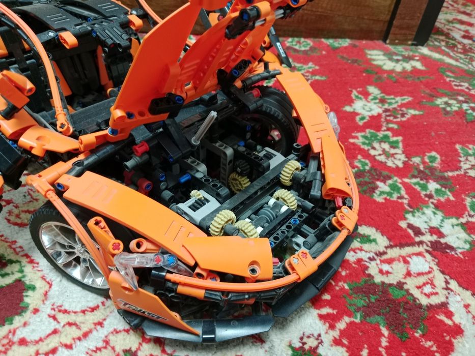 Срочно продаётся оригинальная Lego модель McLaren P1